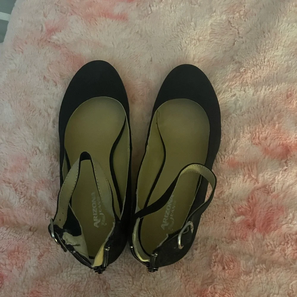 Shoes - Picture 1 of 3
